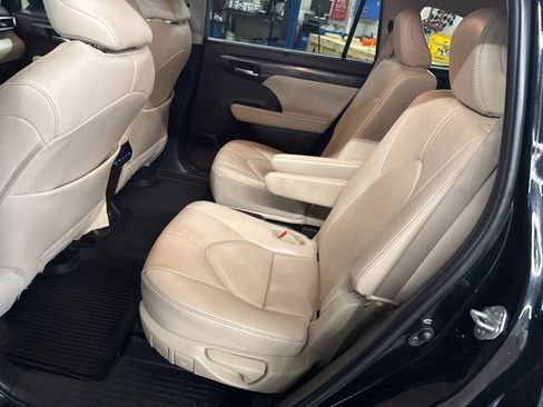 Used 2021 Toyota Highlander Limited image 21