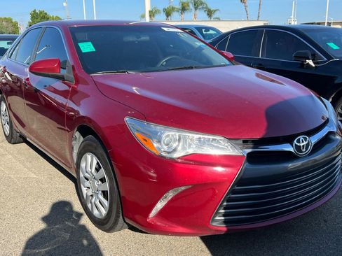 Used 2017 Toyota Camry LE FWD image 3