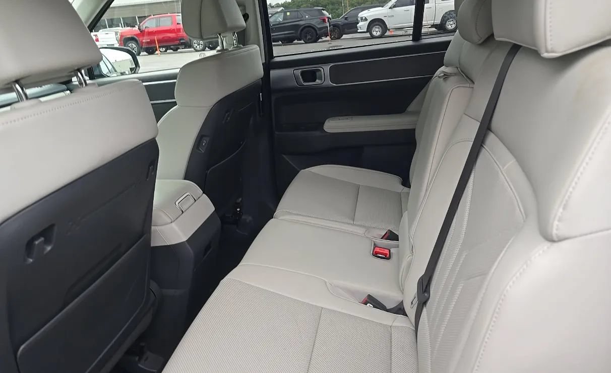 Used 2026 Hyundai Santa Fe SEL FWD image 7