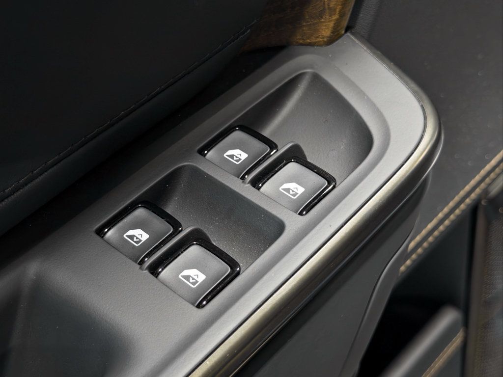 Used 2026 Rivian R1S Premium Tri AWD/4WD image 7