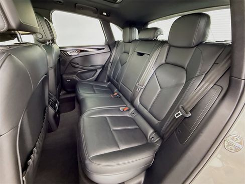 Used 2020 Porsche Macan image 24