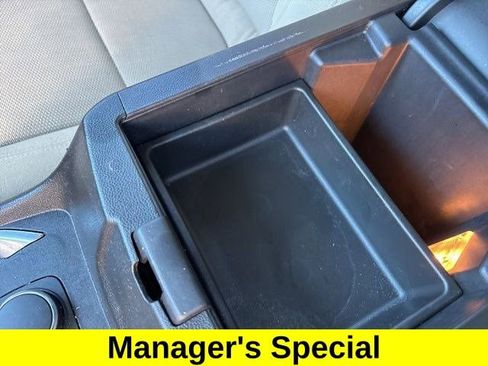 Used 2022 Chevrolet Traverse LS image 28