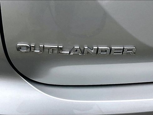 Used 2023 Mitsubishi Outlander SE image 21