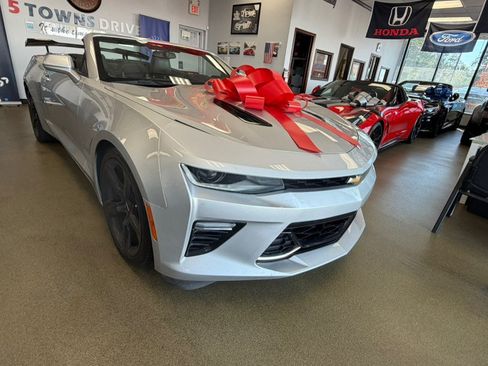 Used 2018 Chevrolet Camaro SS RWD image 3