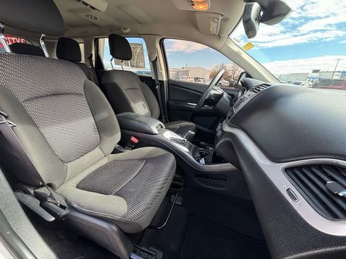 Used 2019 Dodge Journey SE image 8