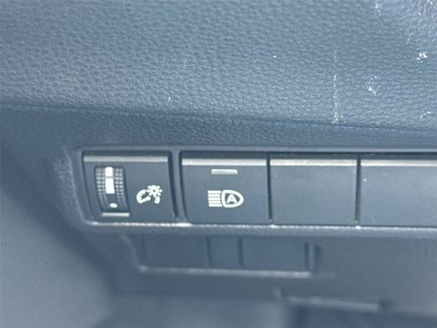 Used 2022 Toyota Corolla Cross LE AWD/4WD image 30