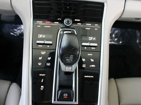 Used 2018 Porsche Panamera 4 AWD/4WD image 39