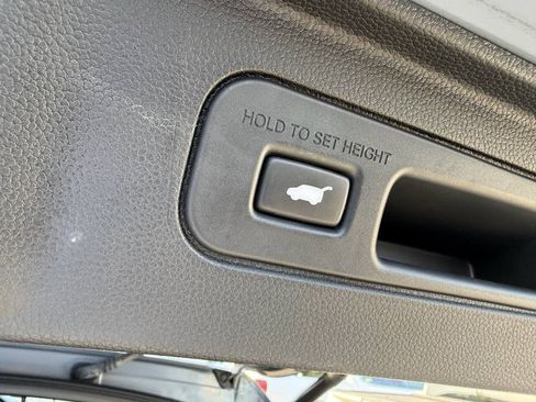 Used 2025 Honda Pilot Black Edition image 41
