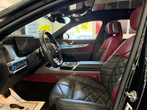Used 2024 BMW 740i w/ Premium Package 2 RWD image 14