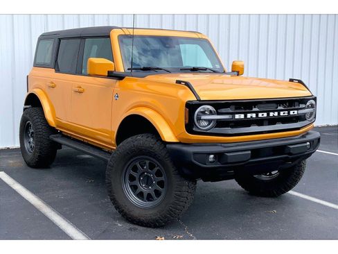 Used 2022 Ford Bronco Outer Banks image 2