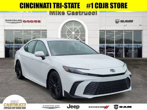 Used 2026 Toyota Camry SE FWD image 1