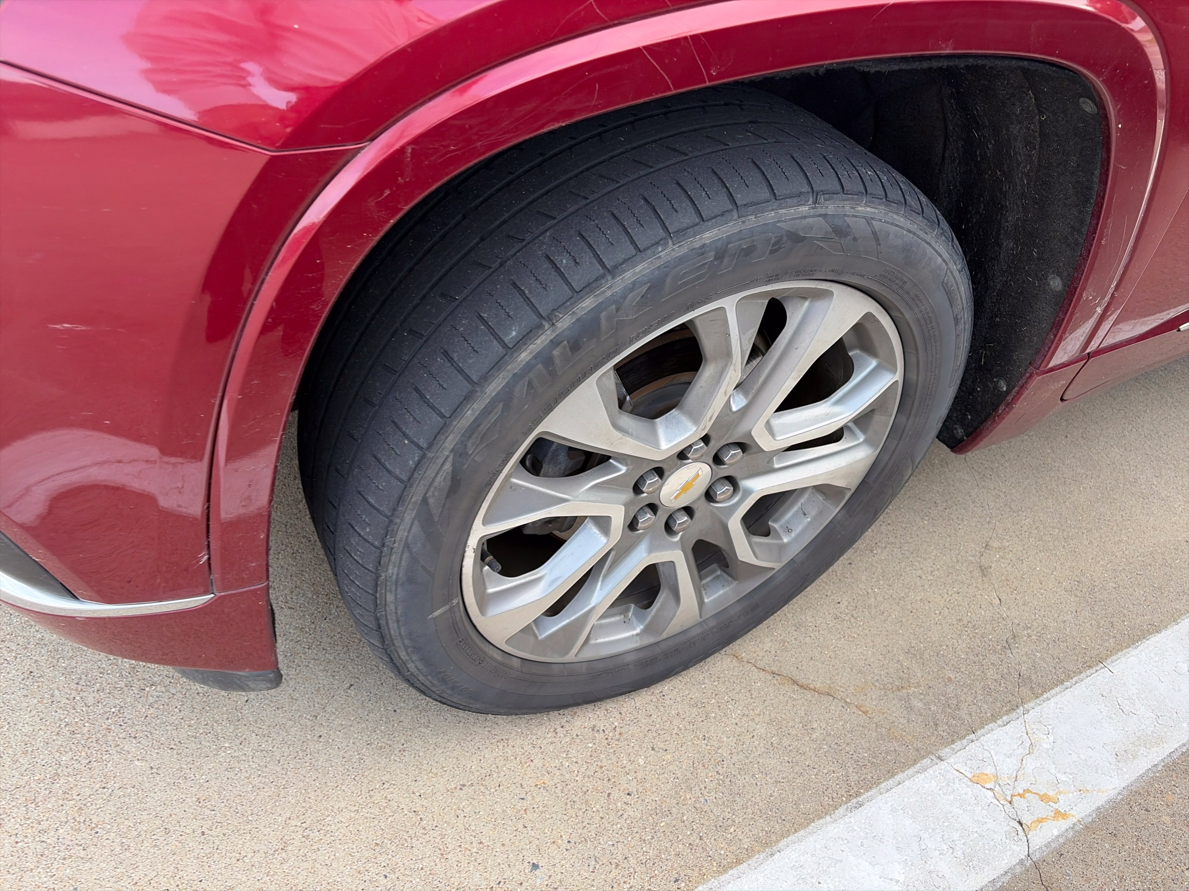 Used 2020 Chevrolet Traverse Premier FWD image 2