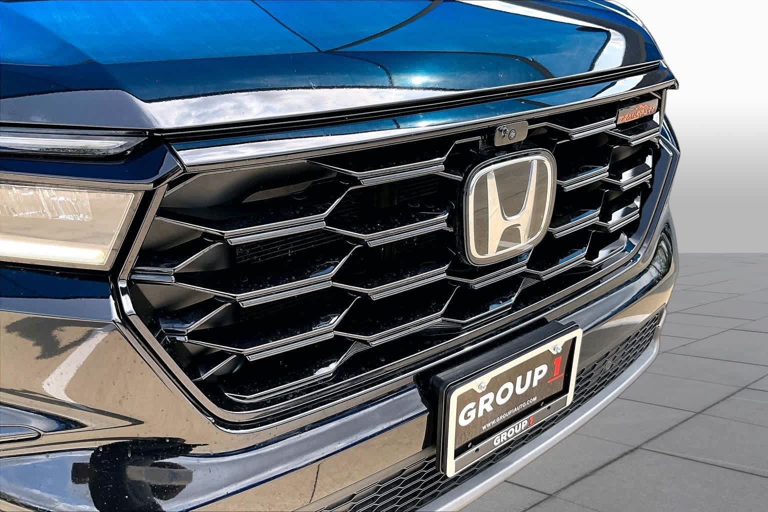 Used 2025 Honda Pilot TrailSport image 29