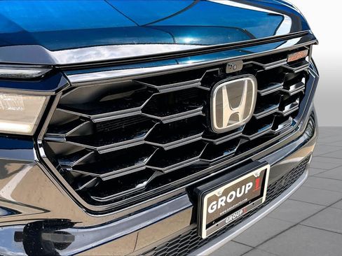 Used 2025 Honda Pilot TrailSport image 29