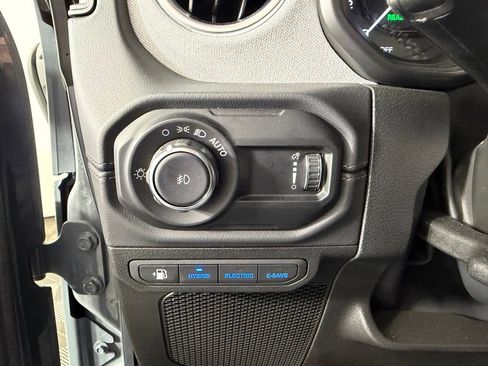 Certified 2025 Jeep Wrangler Unlimited Sahara w/ Safety Group AWD/4WD image 24
