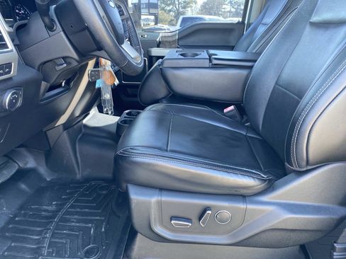 Used 2018 Ford F250 Lariat w/ Chrome Package image 32