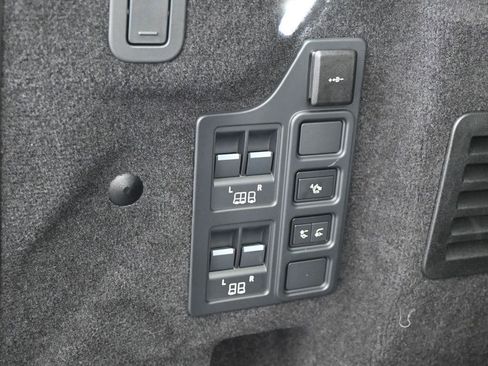 Used 2026 Land Rover Discovery Limited Edition image 42