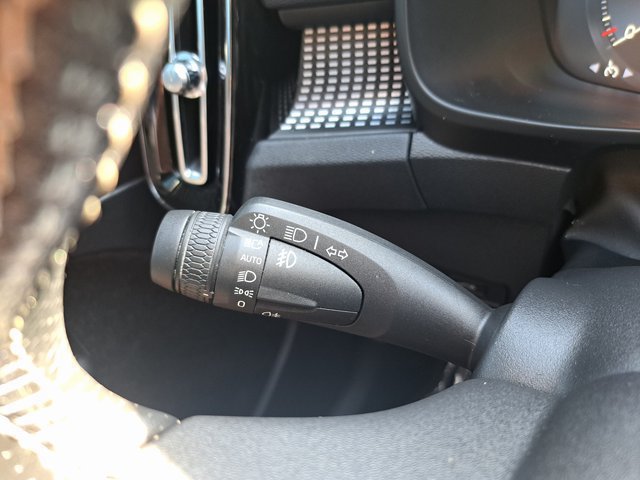 Used 2021 Volvo XC40 T4 R-Design w/ Climate Package FWD image 23