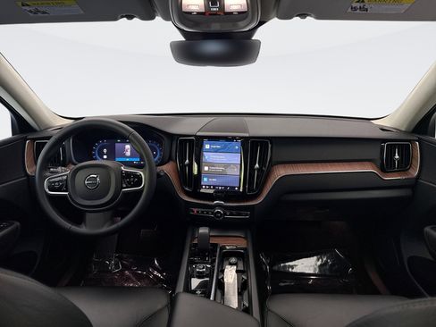 Used 2023 Volvo XC60 B5 Plus w/ Climate Package AWD/4WD image 14
