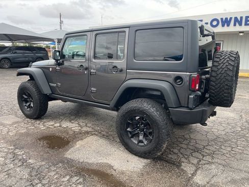 Used 2016 Jeep Wrangler Unlimited Rubicon w/ Connectivity Group AWD/4WD image 8