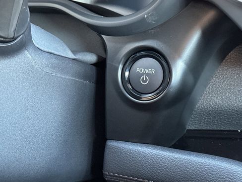 Certified 2025 Toyota Sienna Limited image 23