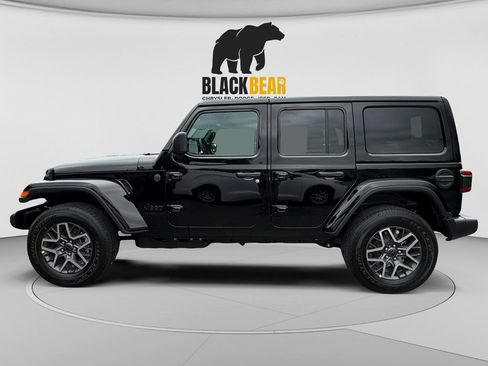 New 2026 Jeep Wrangler Unlimited Sahara AWD/4WD image 6