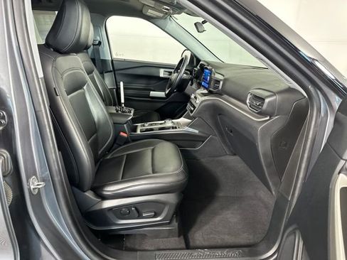 Used 2022 Ford Explorer XLT w/ Equipment Group 202A image 28