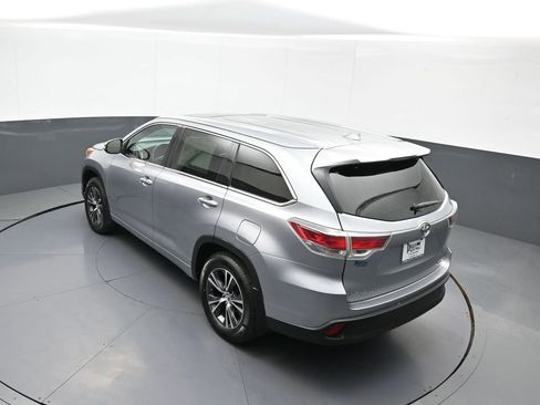 Certified 2016 Toyota Highlander XLE AWD/4WD image 42
