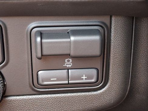 Used 2023 GMC Yukon Denali Ultimate AWD/4WD image 28