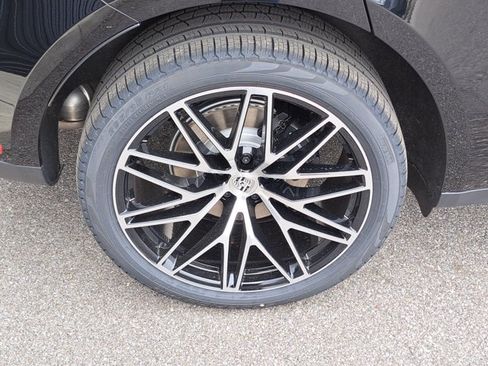 Used 2026 Porsche Macan AWD/4WD image 13