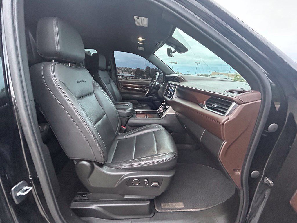 Used 2021 GMC Yukon Denali w/ Denali Ultimate Package AWD/4WD image 34