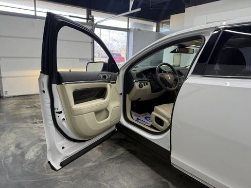 Used 2015 Lincoln MKS AWD w/ Technology Package image 10