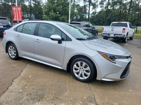 Used 2026 Toyota Corolla LE FWD image 9