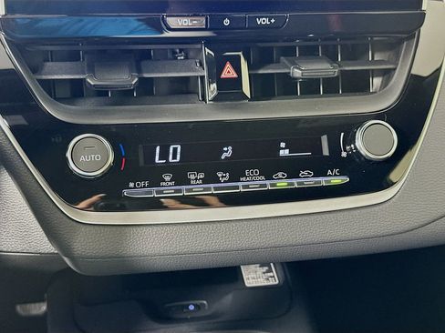 Certified 2026 Toyota Corolla SE w/ SE Premium Package FWD image 16