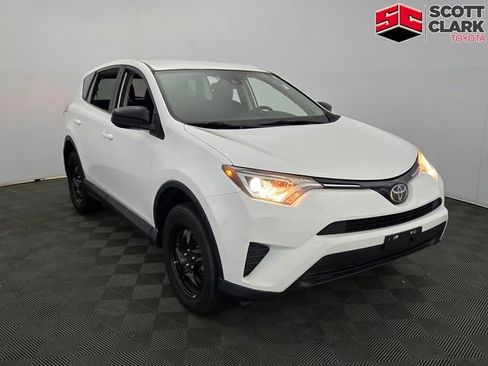 Used 2018 Toyota RAV4 LE FWD image 1