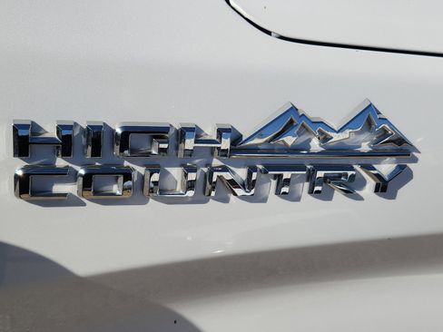 Used 2022 Chevrolet Silverado 1500 High Country w/ Technology Package image 6