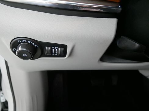 Used 2022 Jeep Compass Limited w/ Elite Group AWD/4WD image 26
