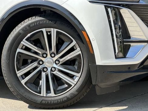 New 2025 Cadillac Lyriq Luxury image 9
