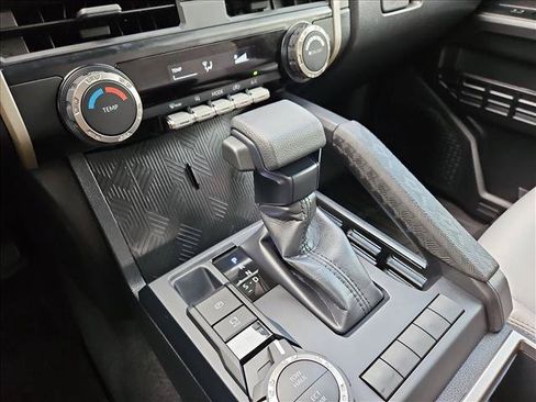 Used 2025 Toyota Tacoma SR5 AWD/4WD image 12