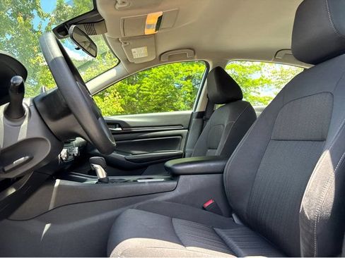 Certified 2025 Nissan Altima 2.5 SV FWD image 8