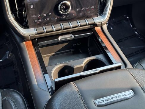 Certified 2025 GMC Yukon Denali AWD/4WD image 12