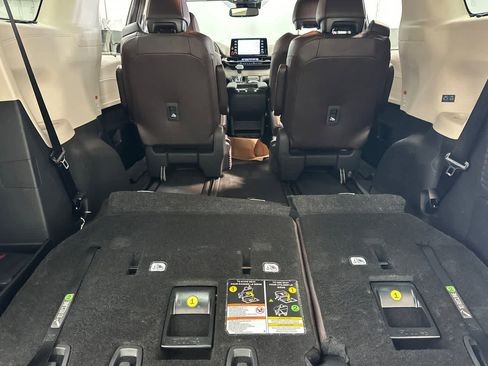 Used 2024 Toyota Sienna Platinum image 15
