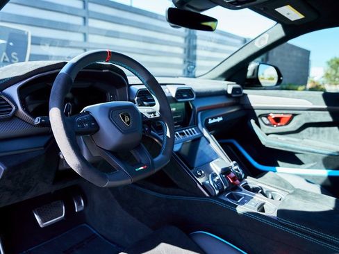 Used 2024 Lamborghini Urus Performante AWD/4WD image 2