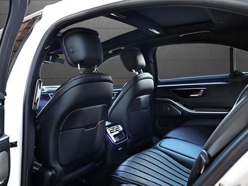 Used 2022 Mercedes-Benz S 500 4MATIC w/ AMG Line Package image 54