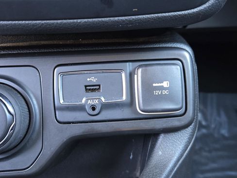 Certified 2022 Jeep Renegade Latitude image 14