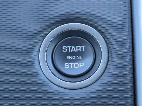 Used 2024 Land Rover Discovery Dynamic SE image 18