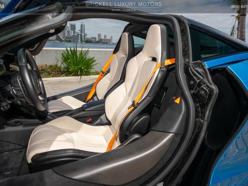 Used 2025 McLaren 750S RWD image 9