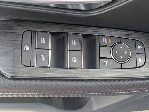 Used 2025 Nissan Kicks SR image 12