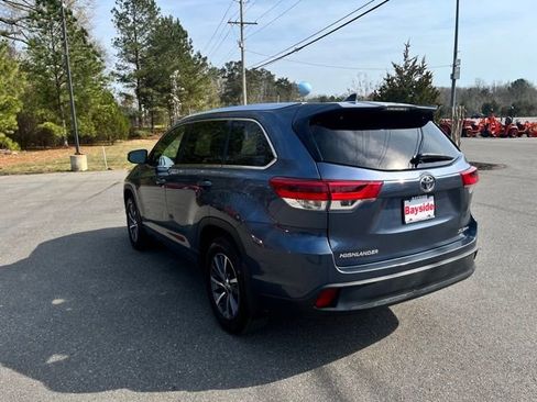 Used 2018 Toyota Highlander XLE image 11