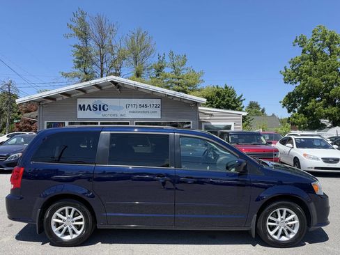 Used 2014 Dodge Grand Caravan SXT w/ UConnect Hands-Free Group FWD image 3